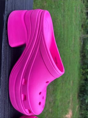 CROCS Women's Neon Pink Platform Clog
